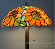 簡約時尚落地燈 點亮空間的藝術